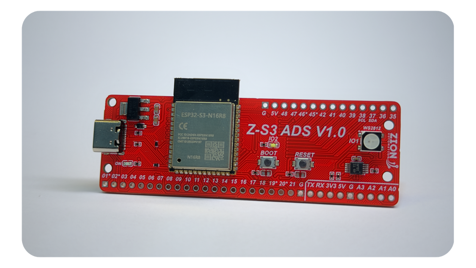 Placa Z-S3 ADS V1 da Zion Automation vista de frente, com a serigrafia dos canais analógicos A0 a A3